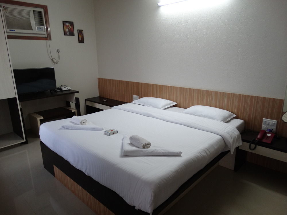 גאנפטיפול Abhishek Beach Resort And Spa מראה חיצוני תמונה